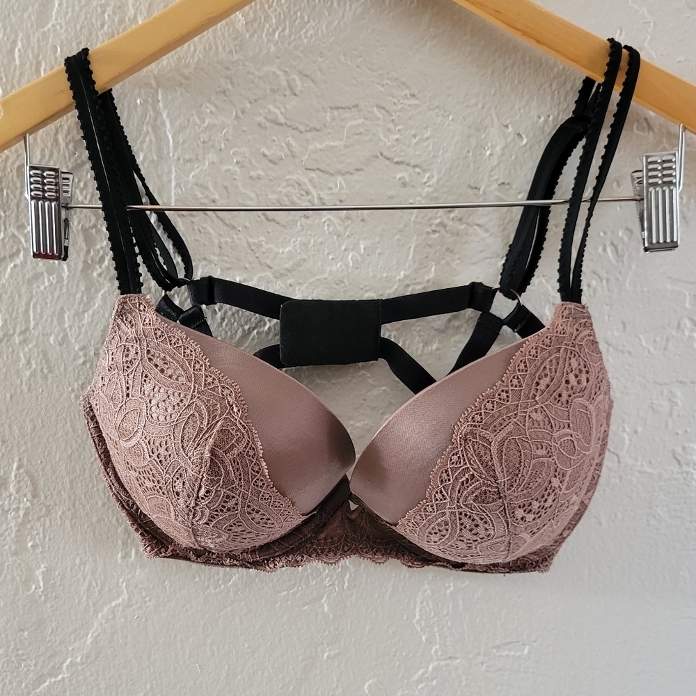 Victoria's Secret Very Sexy Push-Up Bra Pigeonnant Size 32DD